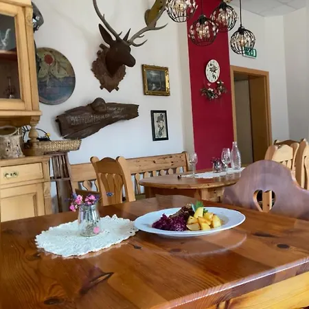 Katharina Haus, * Wiel