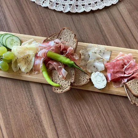 Katharina Haus, * Wiel