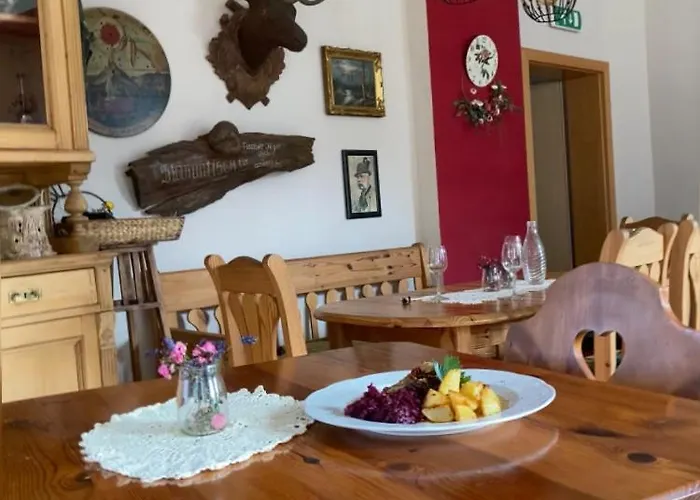 Katharina Haus, * Wiel