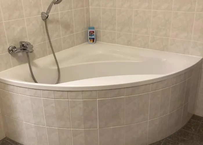 Katharina Haus, * Wiel